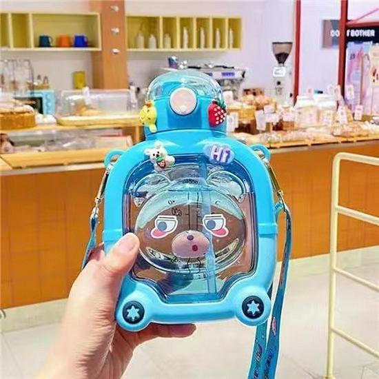 High-Capacity Children's Pop-Up Straw Water Cup - Portable Baby Bus Design