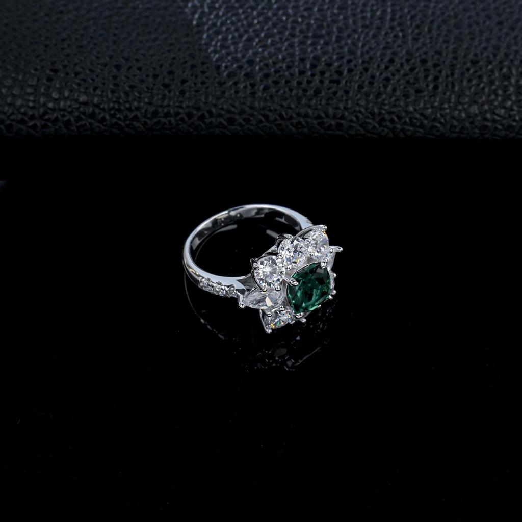 Серебряное кольцо с изумрудом S925 для женщин - Роскошное и универсальное для повседневной носки