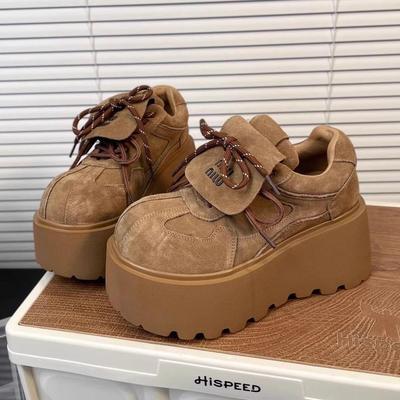 Женские замшевые кроссовки на платформе с отворотом в виде буквы - на толстой подошве, увеличивающие рост, стройнящие и удлиняющие ноги.