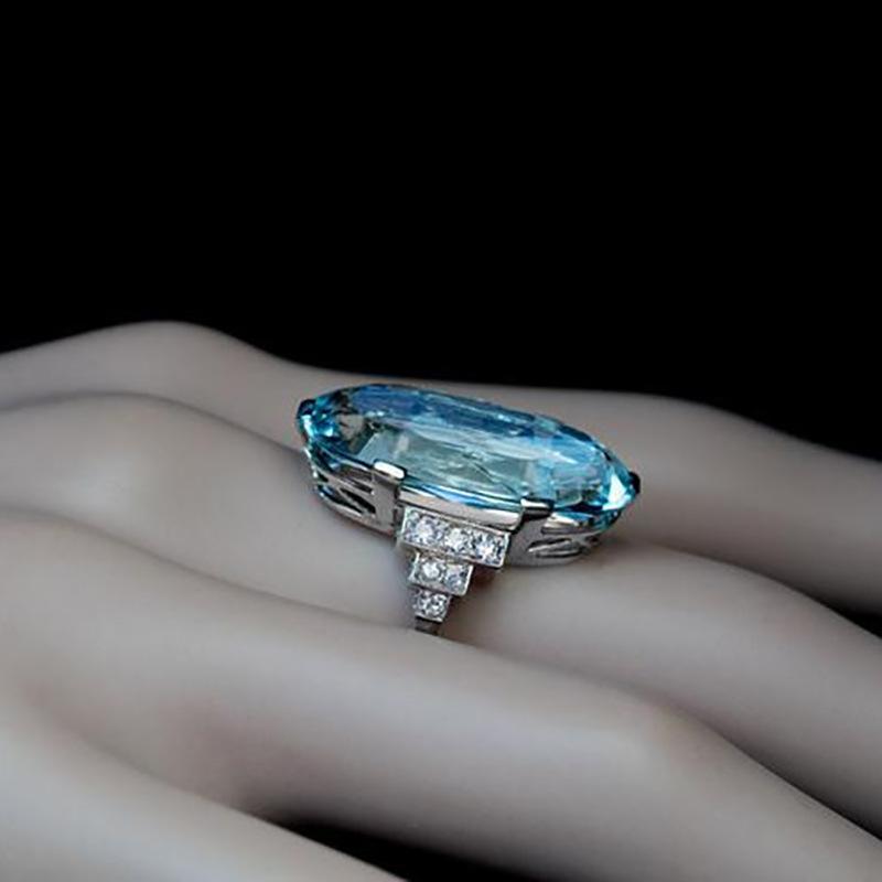 Fashionable Oval Blue Zircon Ring with Large Grain Design in Alloy