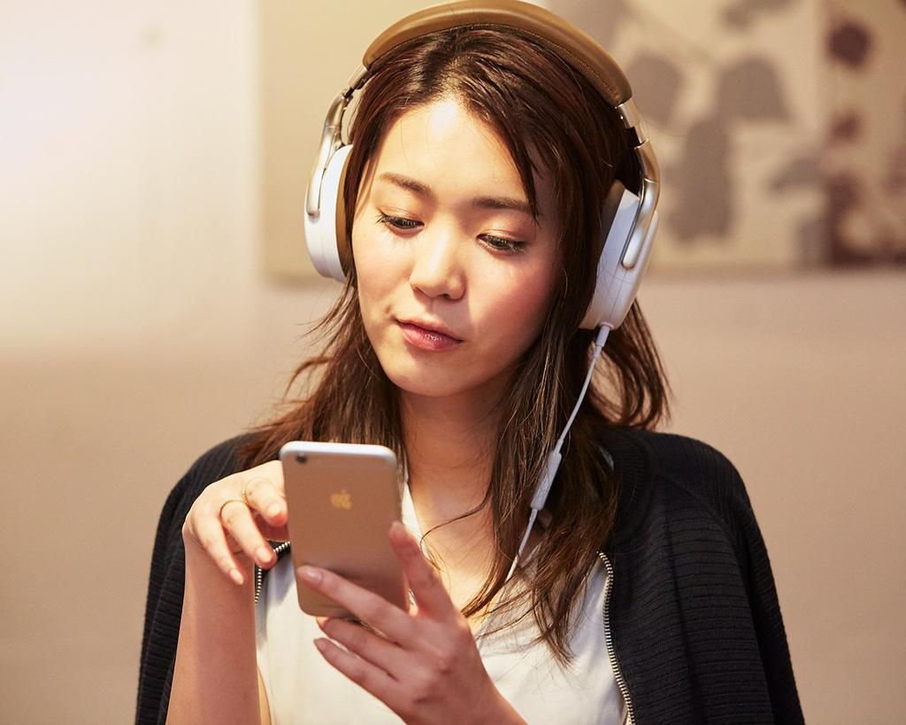 Denon Headphones High Resolution Compatible Sealed Dynamic Overhead Remote Cable Included White AH-D1200 AH-D1200-WT