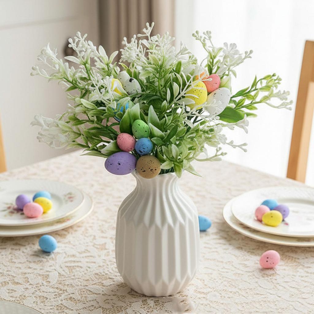 Пасхальная ветка с искусственными яйцами и цветами, изготовленная из легкого пластика для долговечного сезонного использования.