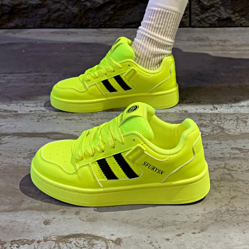 Модные женские кроссовки Новые модные туфли с аэрационной пластиной для женщин Универсальная платформа для пары Белые туфли Уличные повседневные кроссовки Женские