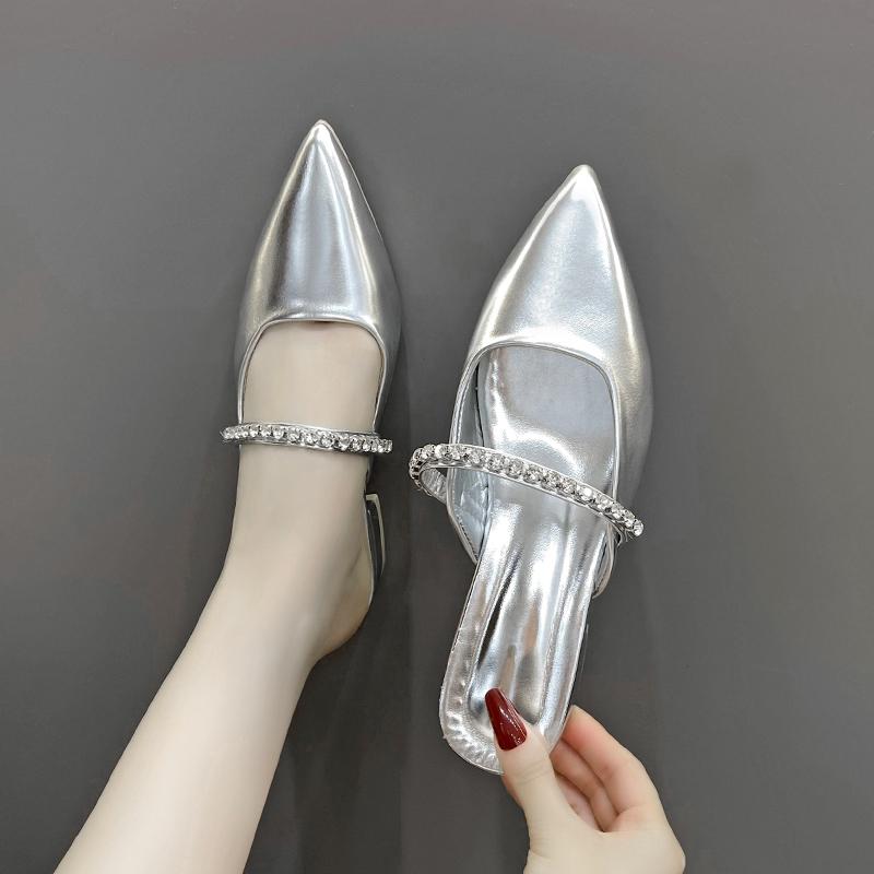 Fashion New Women's Designer Pointed Toe Mirror Silver Leather Slippers Women Crystal Band Shoes Outdoor Slides Low Heel Mules Sandals
