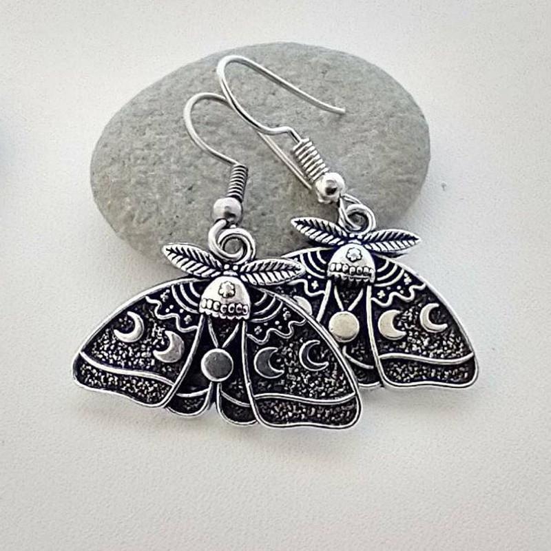 Vintage Gothic Moth Pendant Earrings For Women Men Ethnic Style Fashion Creative Ear Hook Jewelry Gift