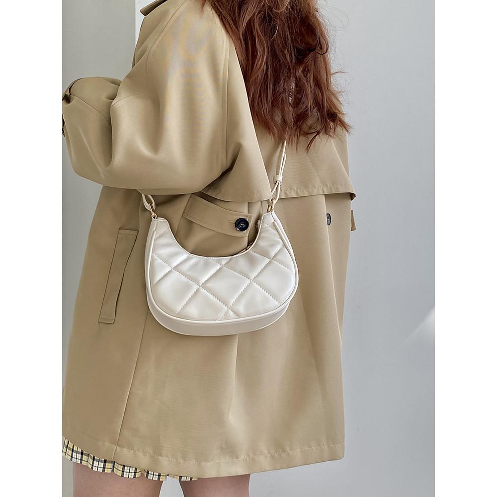 Ielgy Autumn Winter Korean Version Exquisite Embroidery Thread Crescent Underarm Bag