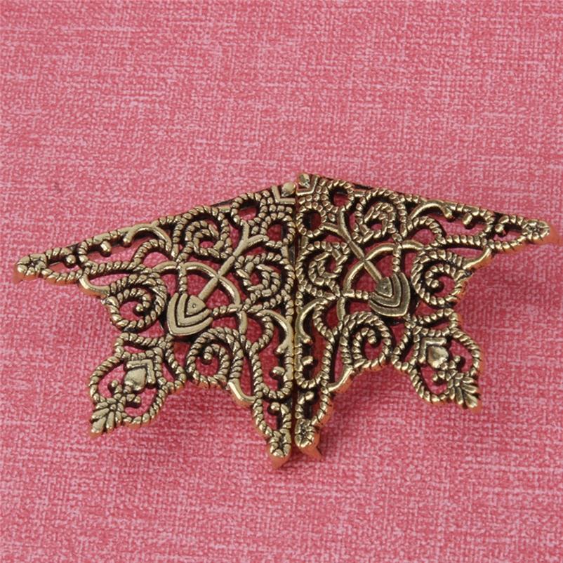 Women Crown Hollow Pattern Collar Buckle Vintage Collar Corner Collar Clip