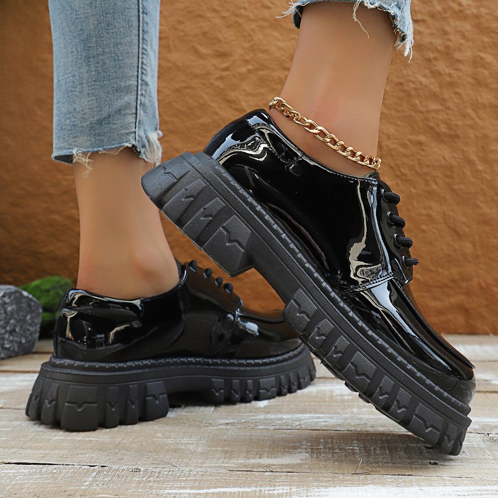 Модные черные лоферы на платформе для женщин 2025 Осень Толстая подошва Лакированная кожа Туфли для платья Женские Нескользящие Оксфорды на шнуровке