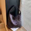 Large Capacity Leopard Print Bag Women's New Autumn and Winter Fashion Versatile Shoulder Bag Retro Commuting