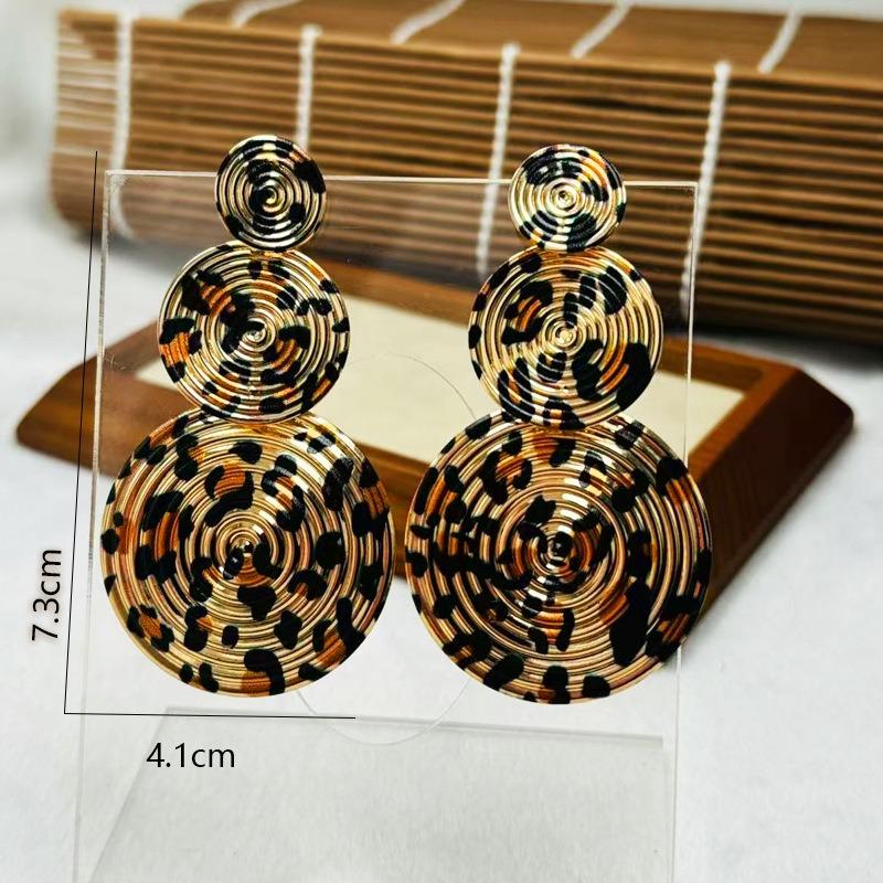 Модные леопардовые серьги для женщин