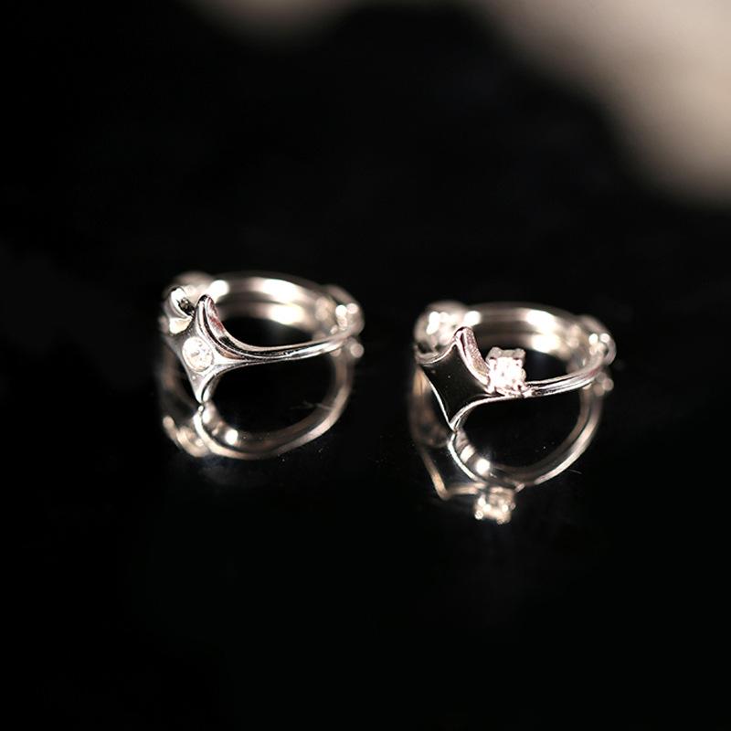 Черные асимметричные серьги с четырьмя звездами Personality Cold Wind Sweet Cool Superflash Zircon Star Earrings Tide