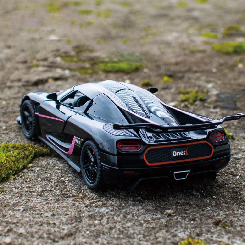 1/32 Koenigsegg ONE 1 литая спортивная модель автомобиля гоночные автомобили модель имитация звука и света детская игрушка подарок