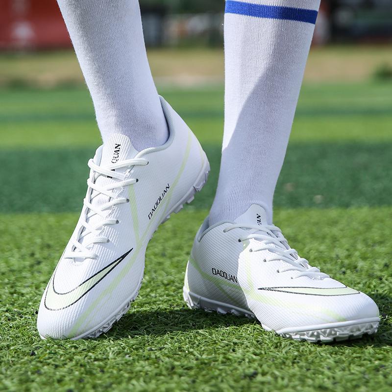 Football Boots Comfortable Soccer Shoes Breathable White Football Men Sneakers Futsal Training Shoes Tenis Masculino Zapatillas