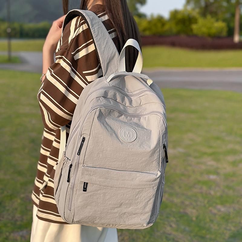 Lightweight Backpack Women's Outdoor Backpack Large Capacity Travel Bag Student Schoolbag