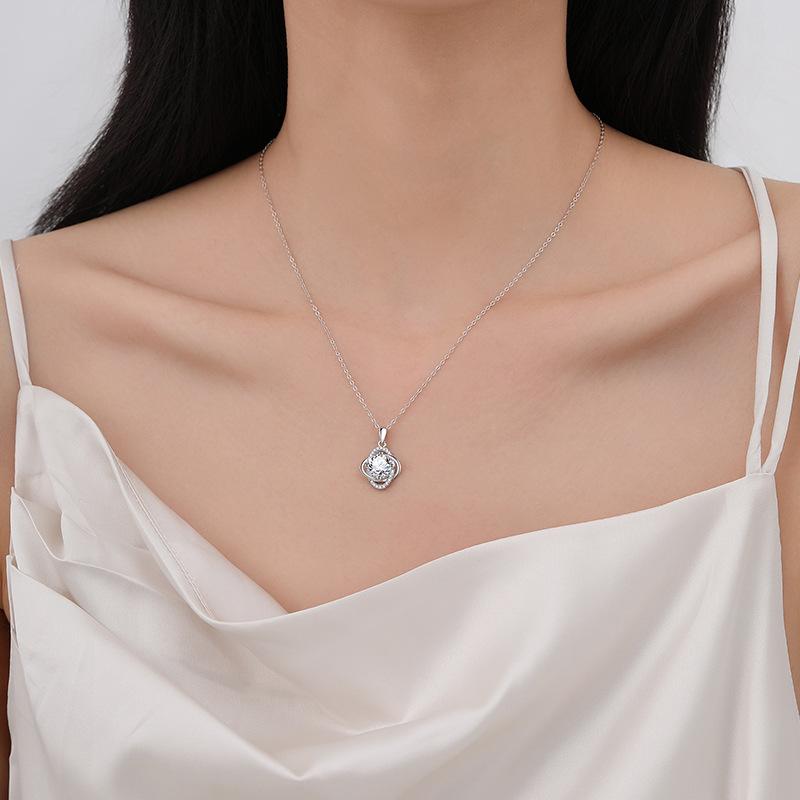 Ожерелье с четырьмя листами клевера для женщин, легкое, роскошное, нишевое, дизайн, смысл, чтобы подарить девушке подарок на День святого Валентина