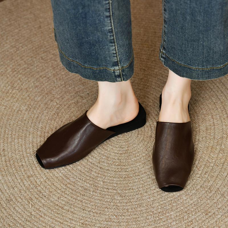 Женские мюли с закрытым носком, сандалии, новая кожаная обувь для женщин, модные современные шлепанцы, слайды, женская обувь с открытым носком и низким каблуком