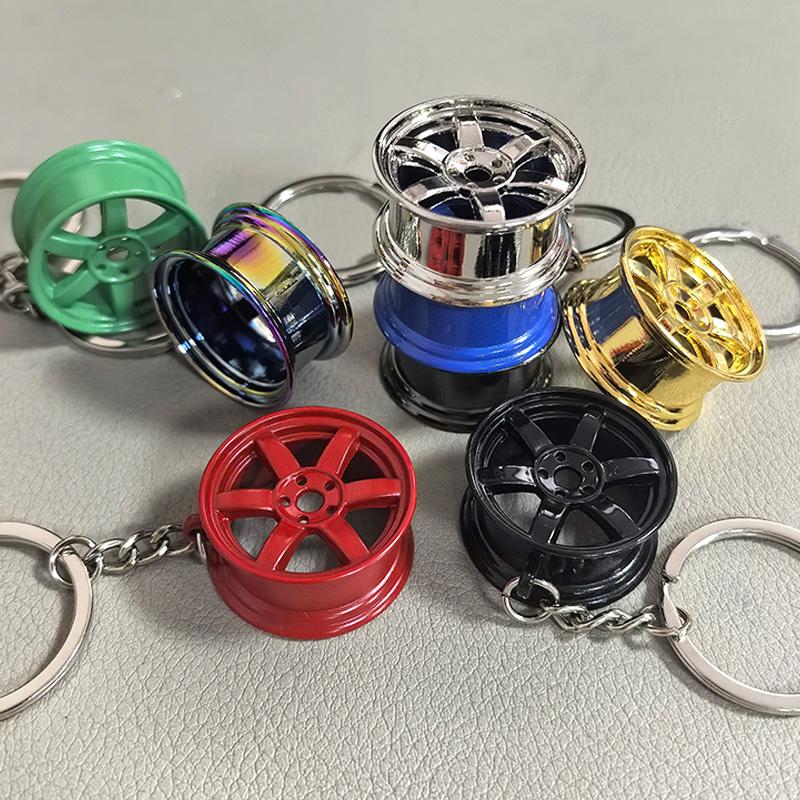 Car Parts Key Chains Zinc Alloy Metal Wheel Tire Rim Wheel Hub Metal Keychain Car Tire Hub Key Ring Pendant for Car Enthusiasts
