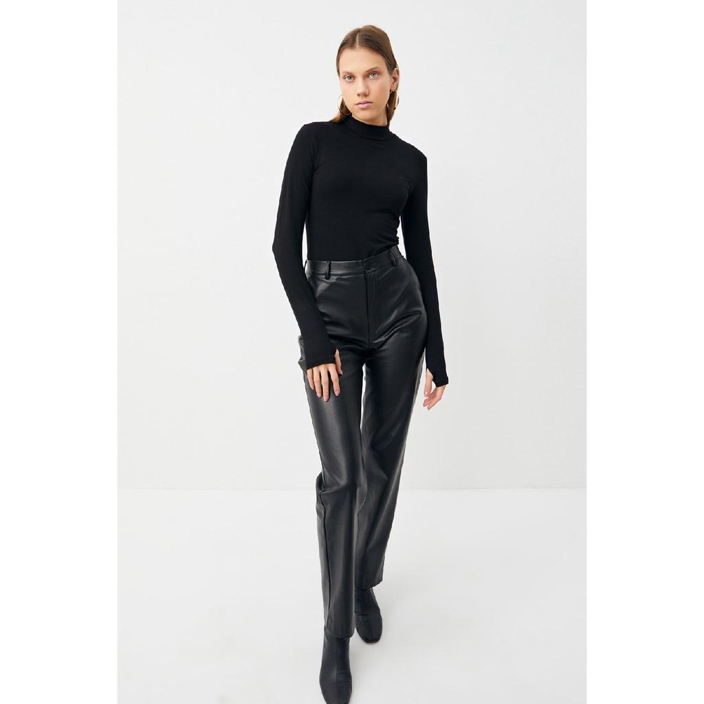 Женское черное боди с деталями на пальцах