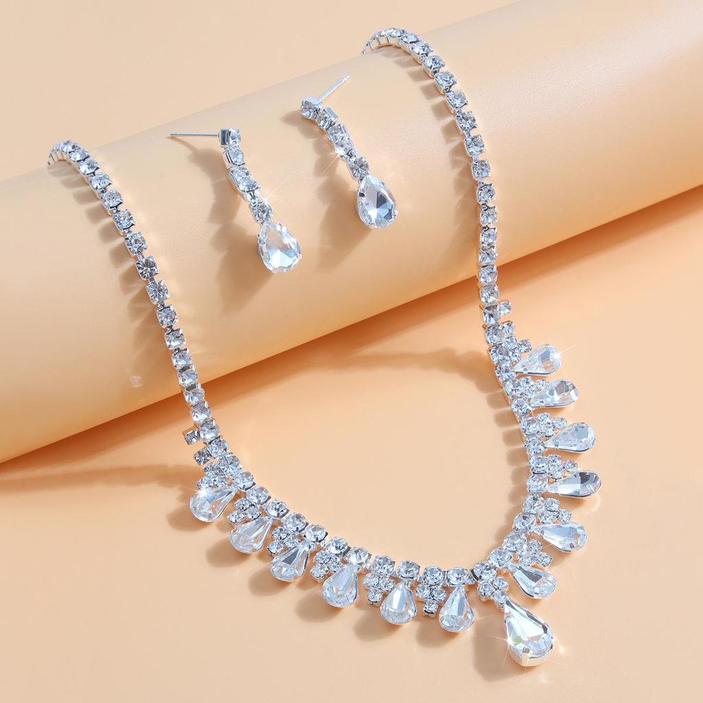 Элегантный ювелирный набор с кисточками из страз: Свадебное колье и серьги для европейских и американских банкетов