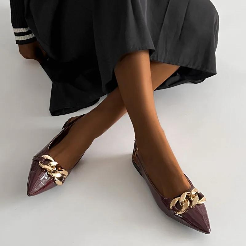 Мода 2025 Новые летние женские сандалии Модные металлические цепочки Балетки Острый носок Женские повседневные туфли Лодочки Роскошные сандалии Женские Дизайнерские