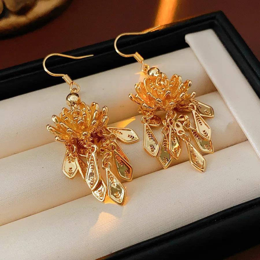 Золотые гальванизированные клипсы-серьги с кисточками в виде листьев лотоса, высококлассные серьги для женщин, новый китайский стиль, старинные женские свадебные цирконы