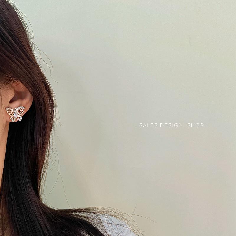 Осенне-зимние серьги-гвоздики 'Бабочка' с цирконами и эмалевыми цветами - Элегантные, Универсальные и Роскошные для Женщин