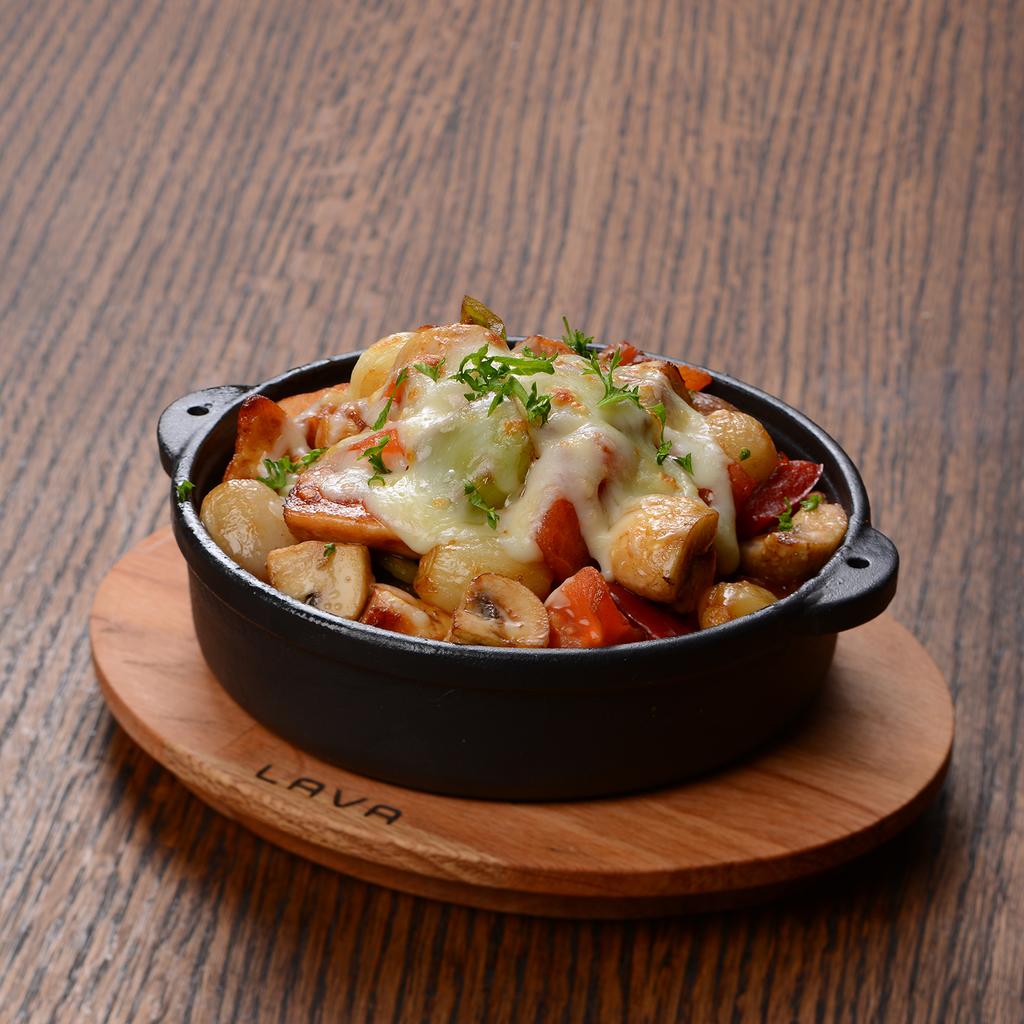 Lava Чугунный круглый горячий горшок. Двойная ручка, с диаметром деревянной тарелки. Ø 14см.