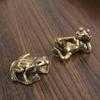 Забавная лягушка латунный орнамент мини-фигурки лягушек из листьев лотоса чистая медь животное чай домашнее животное украшения антикварные поделки подарок