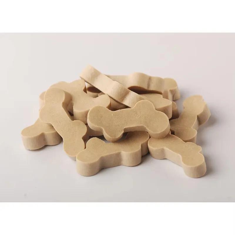 Щенок грызет лакомства, закуски, печенья для домашних животных, корм для собак, гигиена полости рта, игрушка, кожа, воловья кожа, палочка для чистки зубов, аксессуары для щенков