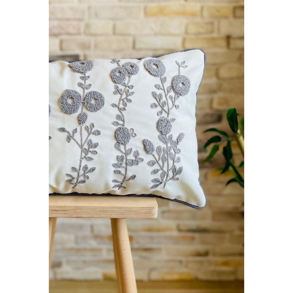 Punch Embroidered Single Decorative Daisy Design Throw Pillow Cover (punch)