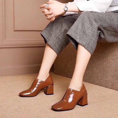 Женские туфли на высоком каблуке 2025 ранняя весна новый первый слой коровьей кожи лакированная кожа глубокий вырез одинарные туфли европейский и американский стиль квадратный носок толстый