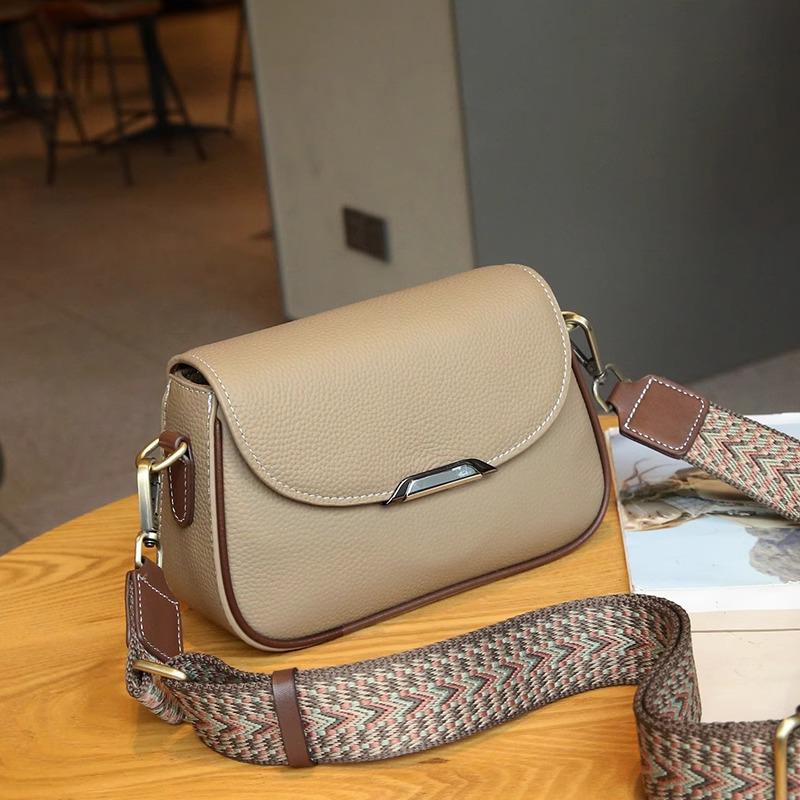Женская сумка-мессенджер из натуральной кожи 2024 года: Стильная маленькая сумка через плечо из коровьей кожи с широким ремнем