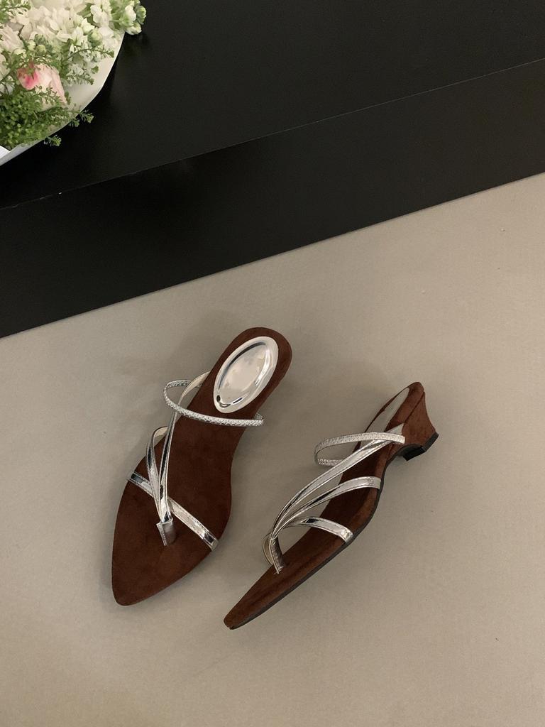 Французские сандалии на толстом каблуке с ремешком, туфельки феи, новинка лета 2025 года, с юбкой, серебристые римские туфли с открытым носком