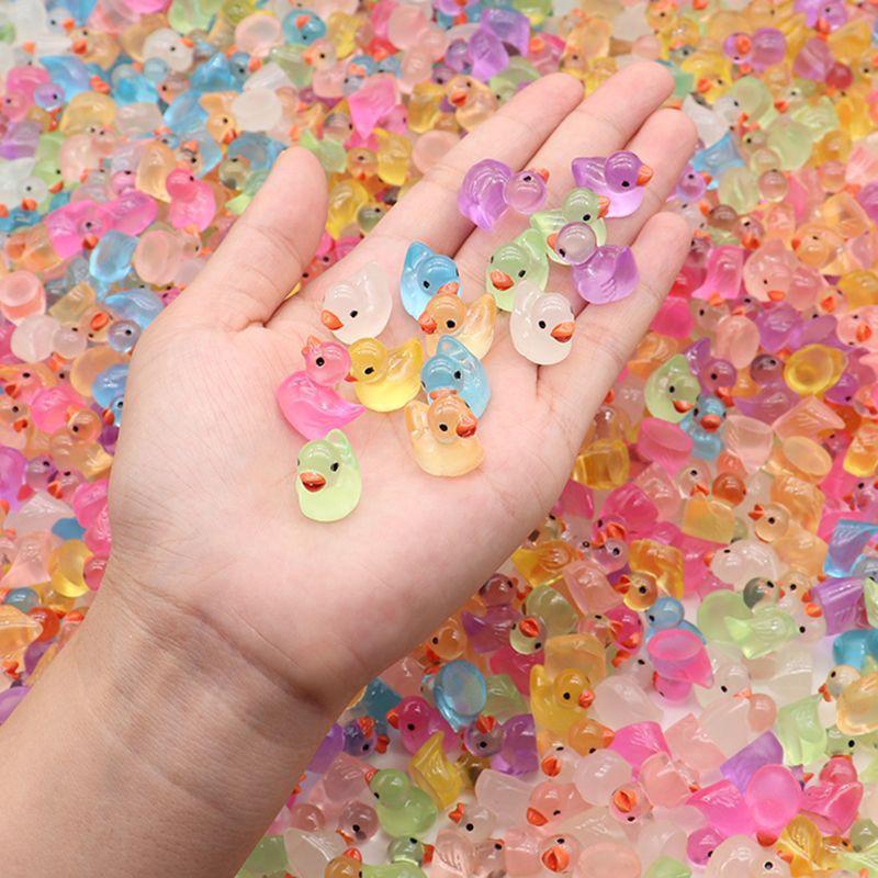 5 шт. милые мини-игрушки-уточки из светящейся смолы, сюрпризы, куклы, фигурки, домашний декор, поддельные конфеты, угадывание, слепой пакет для детей, подарки