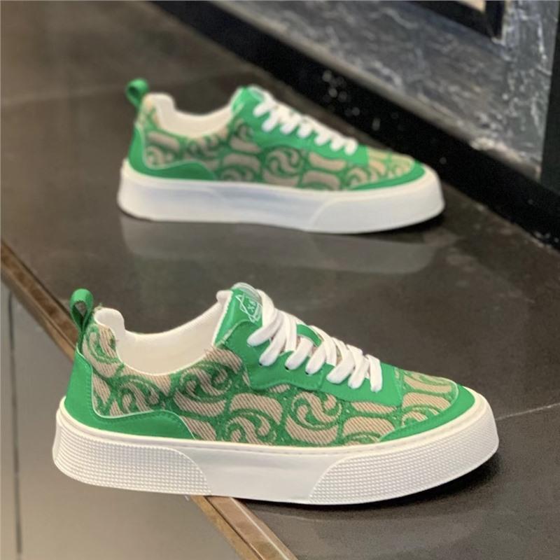 New casual and comfortable sports soft-soled canvas shoes are trendy and breathable xs.