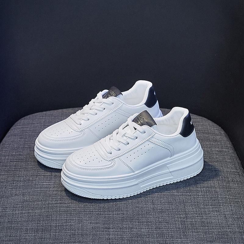 Маленькие белые туфли для женщин на весну, новые универсальные студенческие туфли для женщин, повседневная обувь в корейском стиле на толстой подошве для женщин