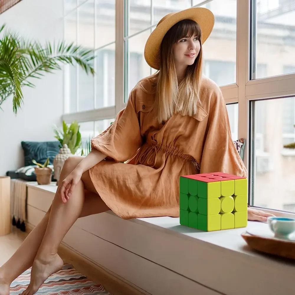 18.8cm A Rubik's Cube That Can Be Used As a Stool To Sit On
