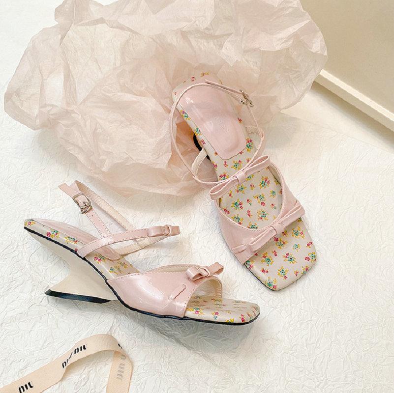 Модные туфли на наклонном каблуке, Нишевый дизайн, Босоножки с открытым носком, Сказочные туфли, Новый стиль 2025, Квадратный носок, Тонкий ремешок, Римские туфли с бантом