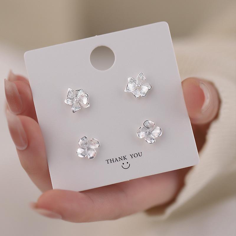 Серьги с лепестками и цветами для женщин с изысканными осенними и зимними сладкими и свежими украшениями для прокалывания ушей