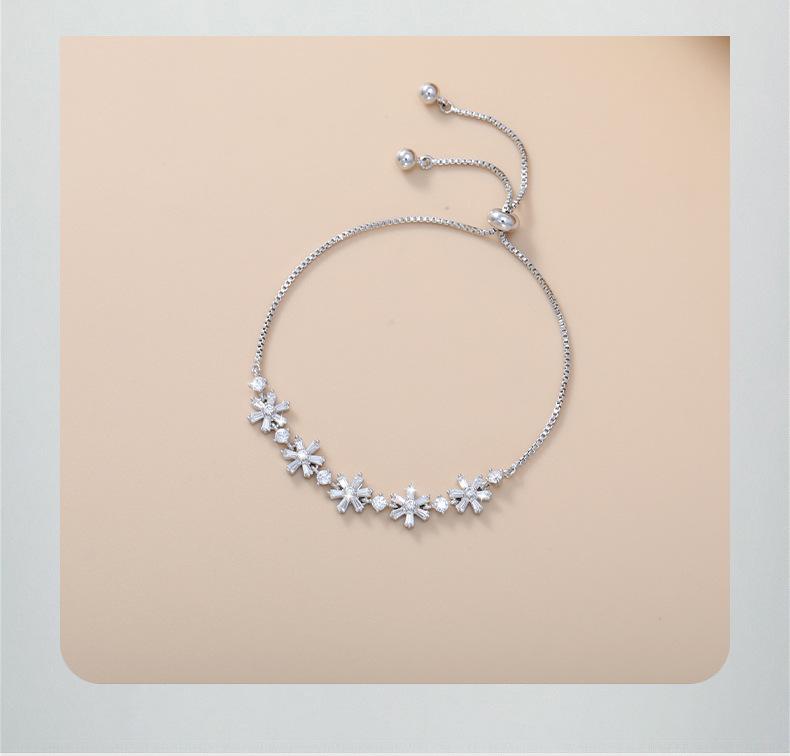 Браслет-пуловер «Снежинка из циркония»: Элегантный женский нишевый дизайн