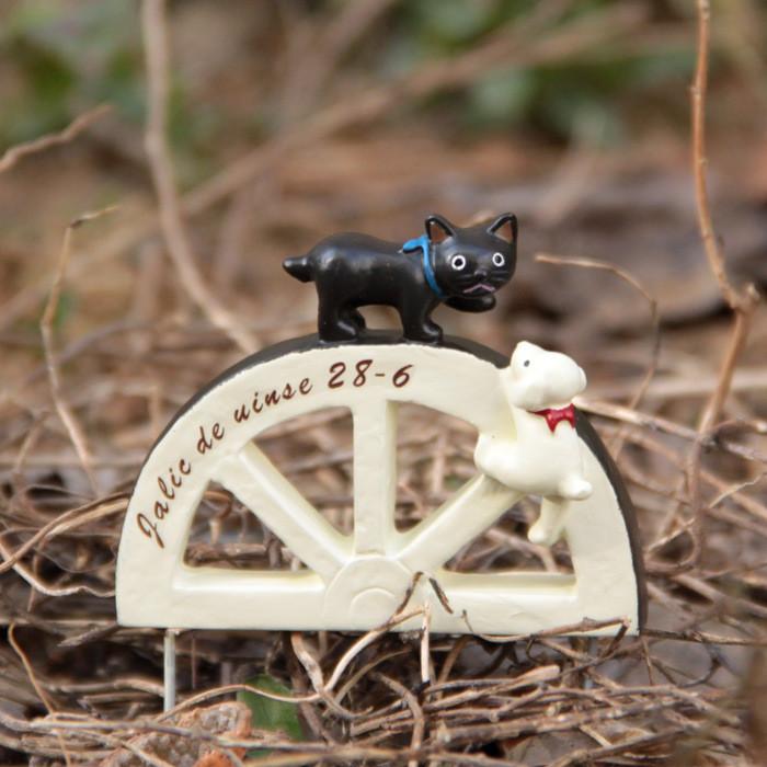 Resin Cartoon Dog Fence Ornament For Terrarium And Miniature Garden Setup