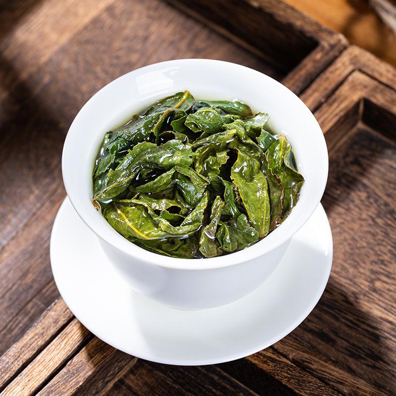 Отличительные сорта чая: Тегуаньинь, молочный улун, хризантема, пуэр, лотос, печеночный чай, черный улун, обжаренный на углях