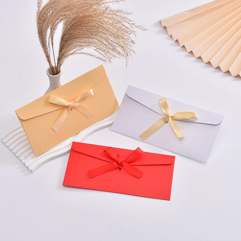 Перламутровый бант из ленты, подарочный конверт и приглашение с печатью логотипа на заказ