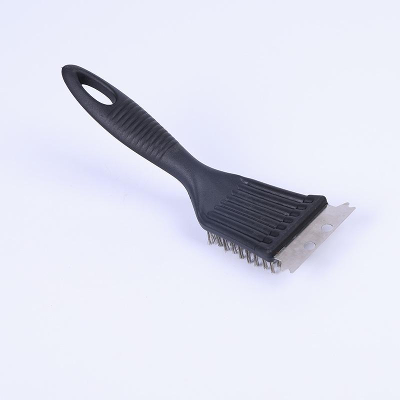 Пластиковая щетка для барбекю с длинной ручкой для чистки гриля — инструмент 3 в 1 для чистки на пикнике на открытом воздухе.