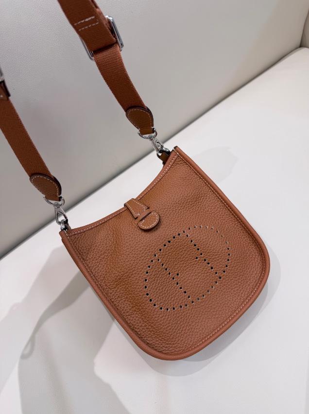 Evelyn Cowhide Crossbody Bag with Hollowed-Out Design – Fashionable, Versatile Single Shoulder Bag for Commuting