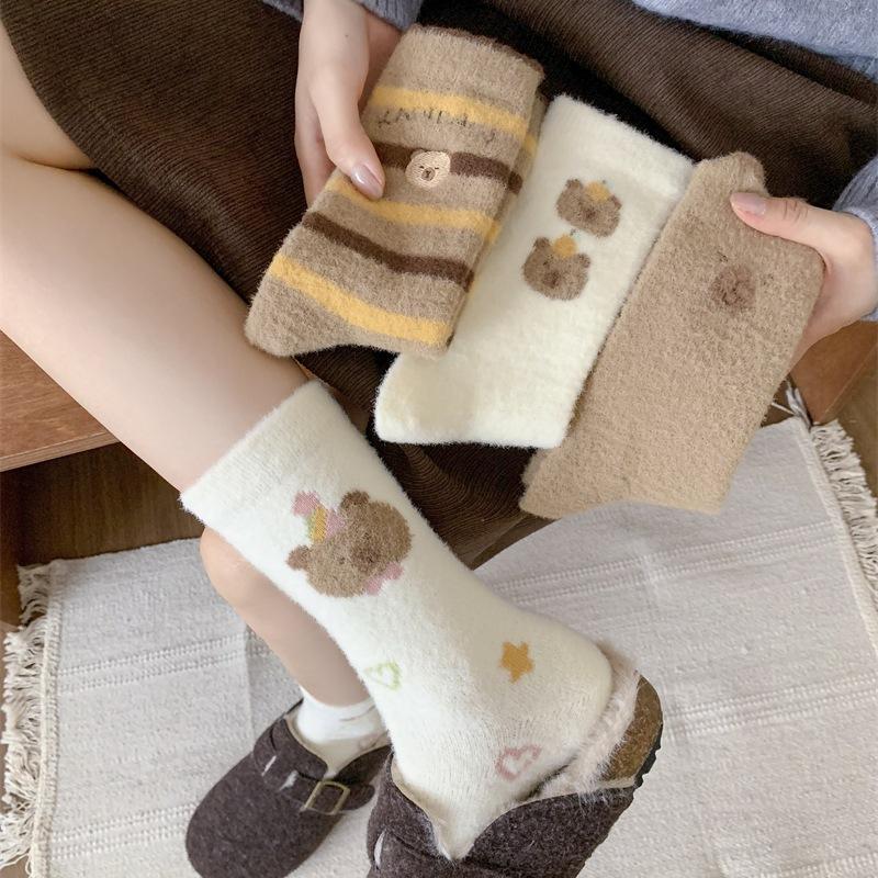 Autumn and Winter Kapibala Australian Fleece Socks, Women's Cartoon Embroidery Mid-calf Socks, Winter Thickened Warm and Cute Polka Dot Socks