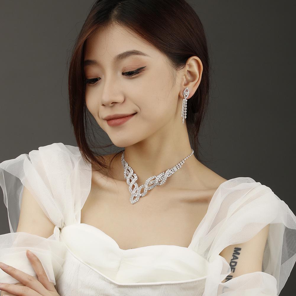 «Свадебный комплект из ожерелья и серег в европейском и американском стиле с полыми бриллиантами»