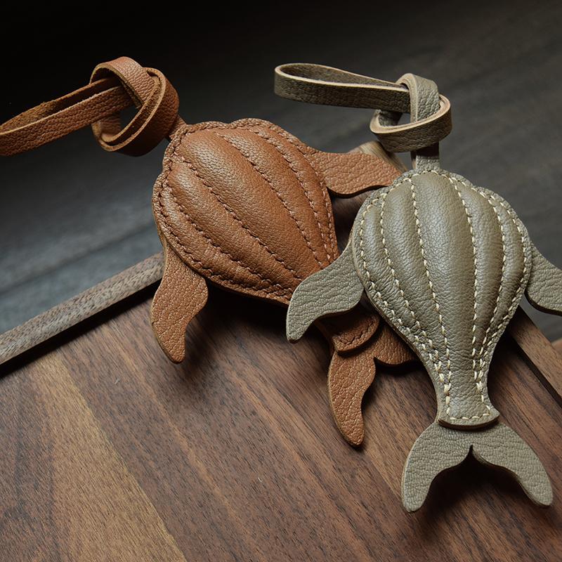 Whale Original Handmade Leather Car Key Bag Pendant Simple High-end Sense Niche Versatile Key Chain
