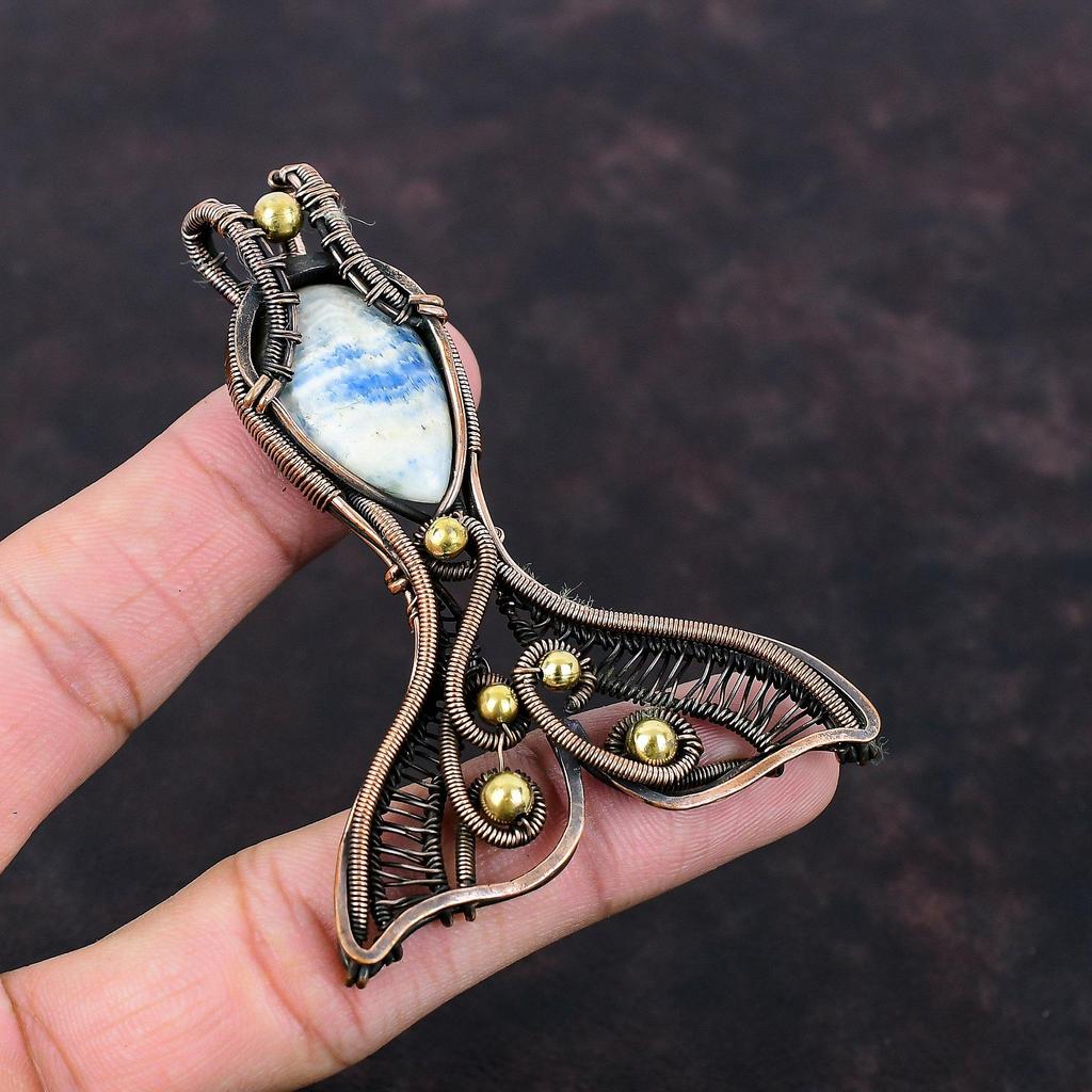 Подвеска из голубого шеелита, обернутая медной проволокой, ручной работы, с настоящим драгоценным камнем, медная бижутерия, подвеска в виде рыбки, подарок для него, украшения из проволоки