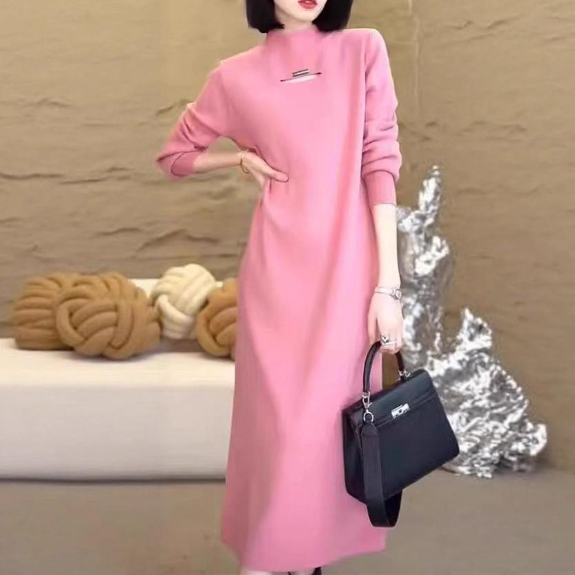 Платье с полувысоким воротником с темпераментом пальто женское осенне-зимнее средней длины свободное и стройнящее однотонное трикотажное платье-свитер